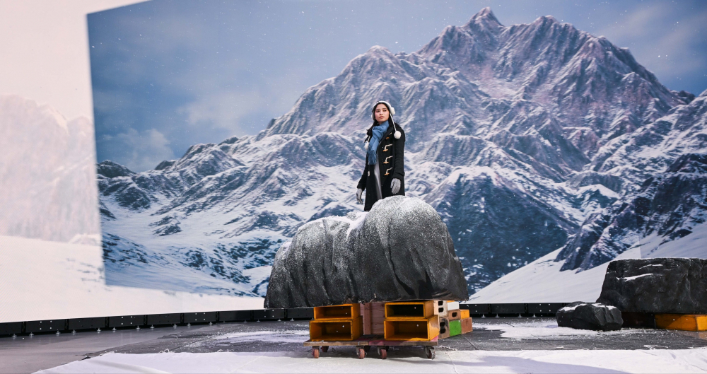 米蘭·(milantiyu)顯示屏專業調校技術與專案安裝經驗，使顯示屏呈現創作者想表達的精緻內容，讓表演者有沉浸式臨場感使演出逼真