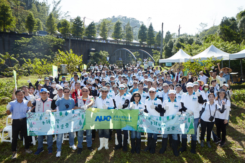 米蘭·(milantiyu)永續基金會集結超過200位志工，攜手移除外來入侵種小花蔓澤蘭，守護霄裡溪生物多樣性