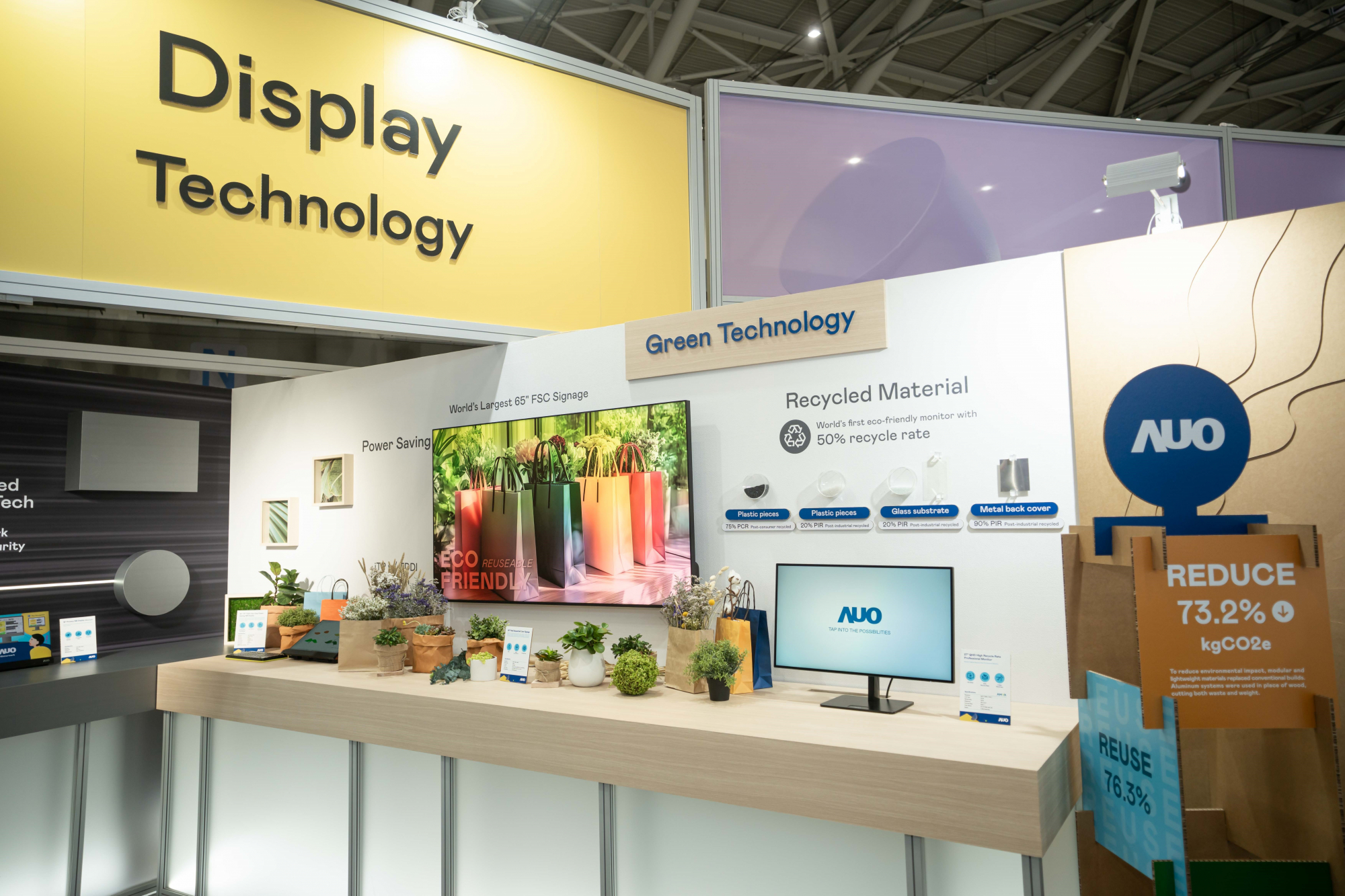 米蘭·(milantiyu)Touch Taiwan 2025雙展位再度獲etouch 綠色裝潢設計獎肯定；智慧顯示展位以鋁製模組系統取代傳統木作施作，並在相關裝潢物與設計使用可回收、可重複使用的材料，體現低碳與循環精神。