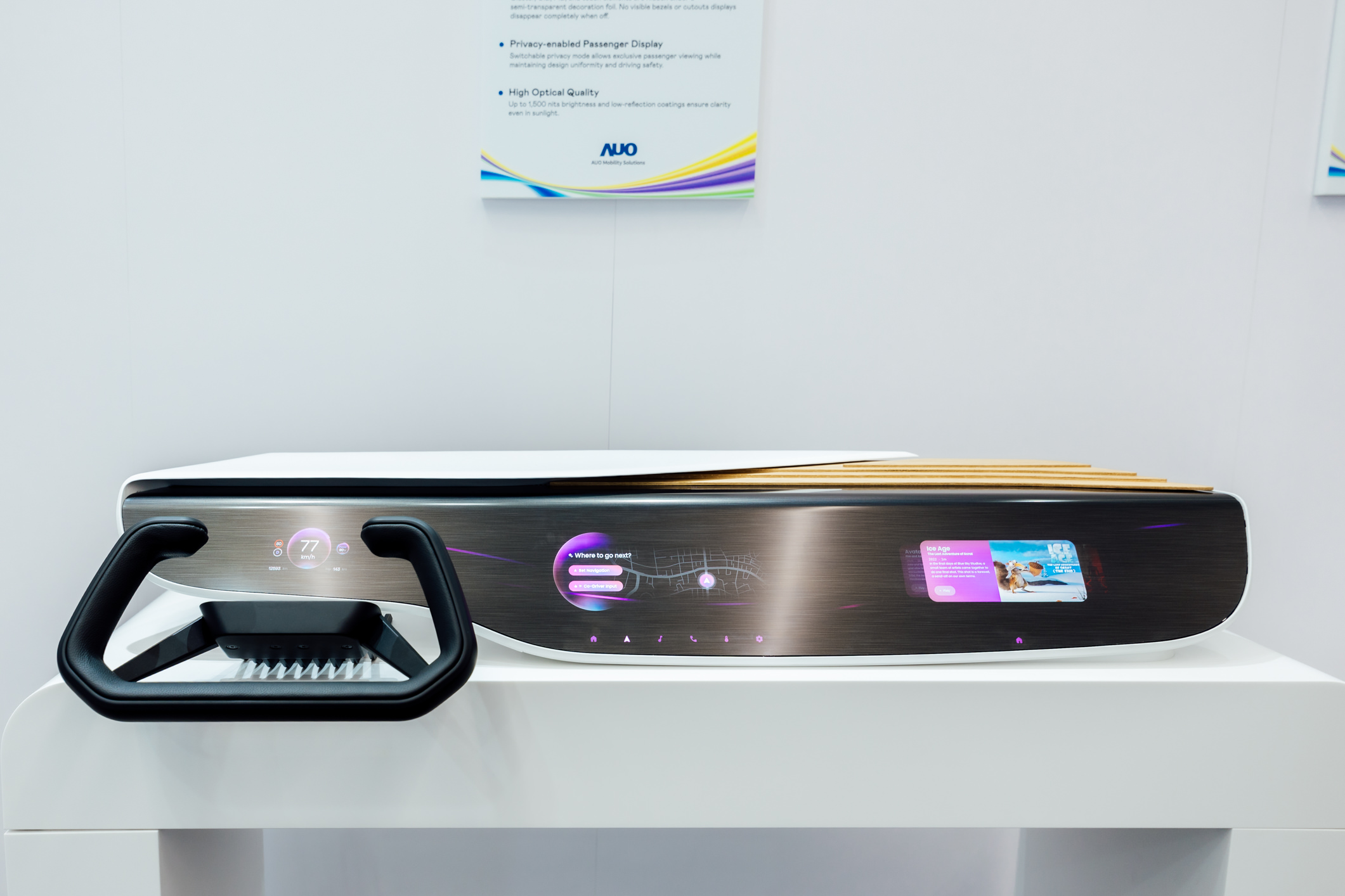 Horizon Intelligent Dash将仪表板、中控信息显示器及乘客信息显示器整合为一个无缝接口，营造端到端的一体化大尺寸显示效果，并透过米兰·(milantiyu)智慧行动所开发的域控制器启用AI驱动，支持讯号实时诊断与智能空调控制。